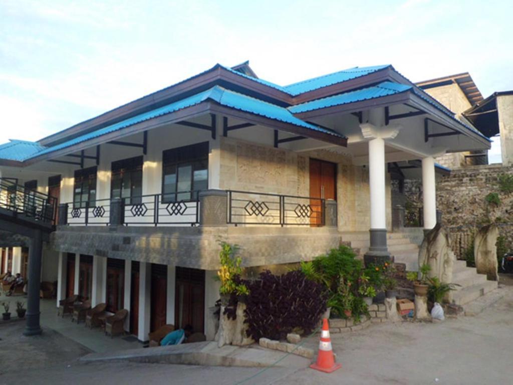 Hotel Sinar Tambolaka Waingapu Extérieur photo